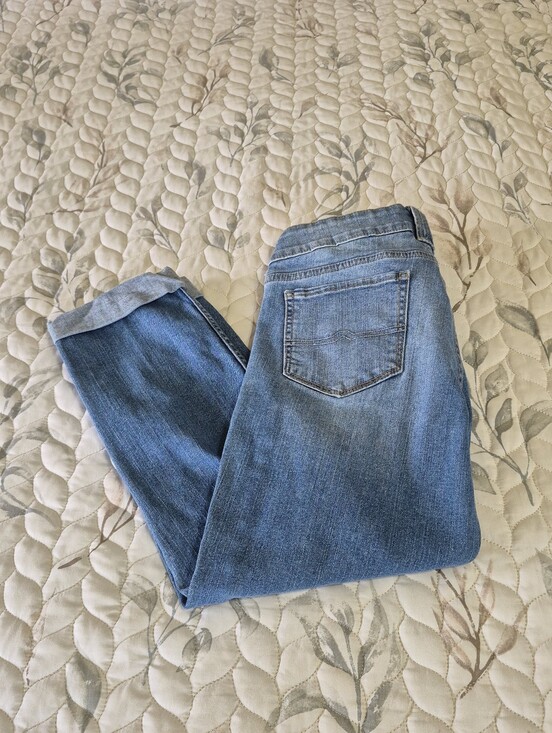 Arizona Jean Company Denim - Junior's  Light Blue Cropped Cuffed with Subtle Fade
